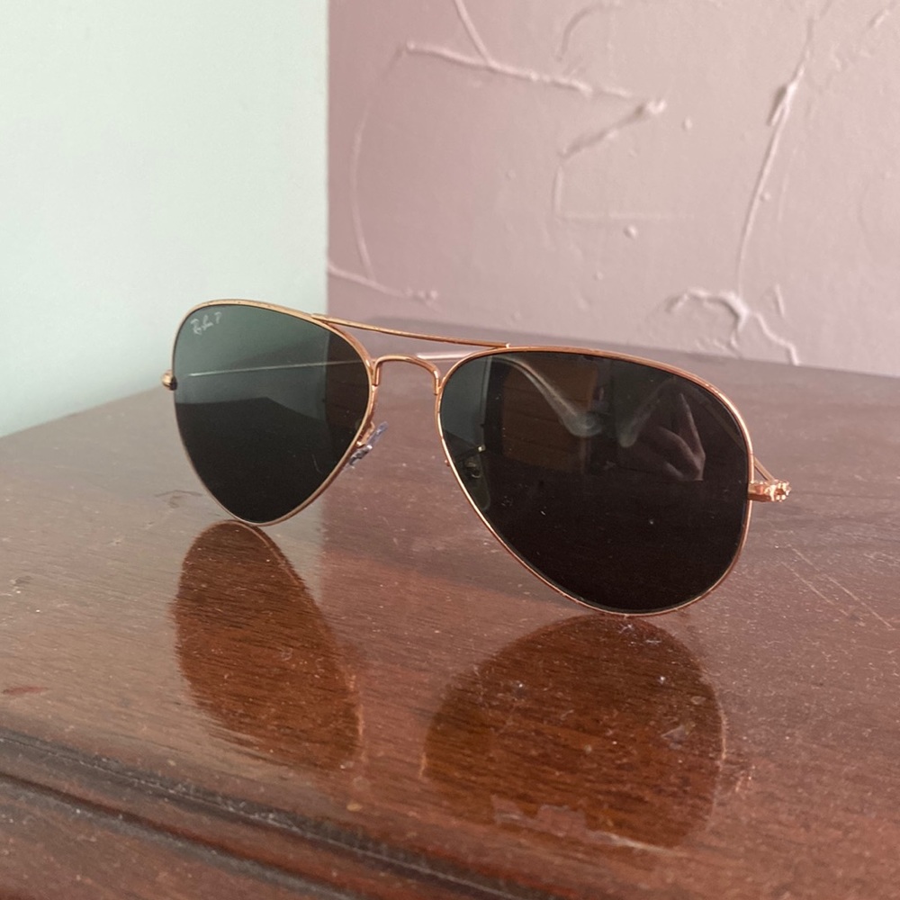 ray-ban aviator sunglasses with gold trim